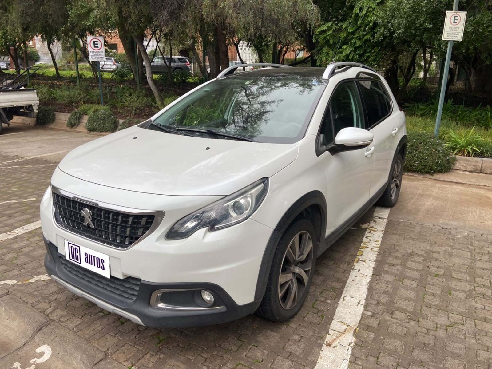 Peugeot 2008 1.6 ALLURE BLUE-HDI DIESEL 4X2 100HP MT 5P 2018 - Foto 2 de 10
