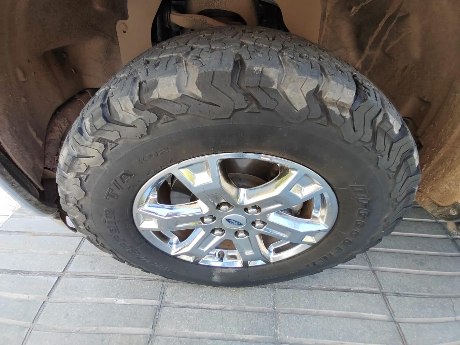 Ford F-150 5.0 Double Cab XLT 4WD 2023 - Imagen 9 de 10