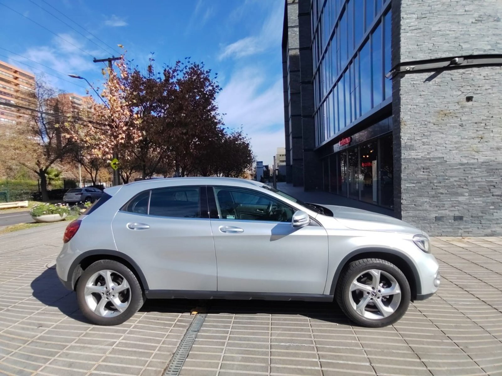 Mercedes-Benz GLA 200 1.6 SPORT 4X2 AT 5P 2020 - Foto 3 de 10
