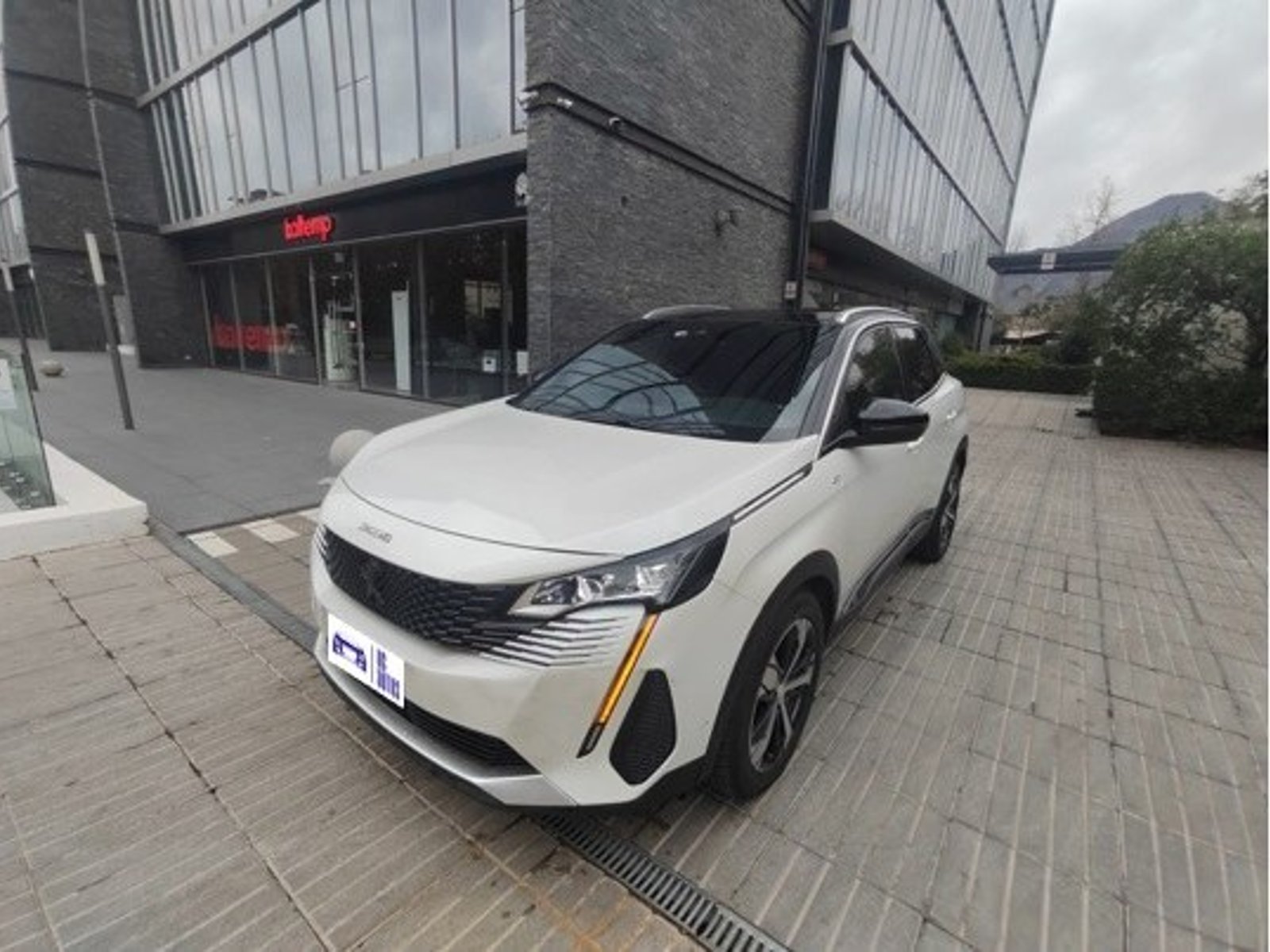 Peugeot 3008 1.6 GT-LINE PURETECH 4X2 180 EAT8 5P 2021 - Foto 2 de 10