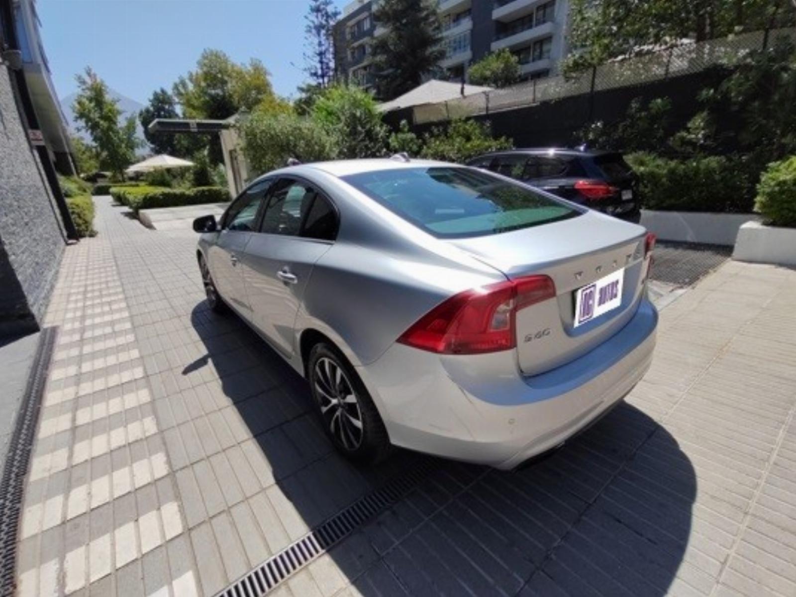 Volvo S60 2.0 D2 Comfort Powershift 2018 - Imagen 6 de 10