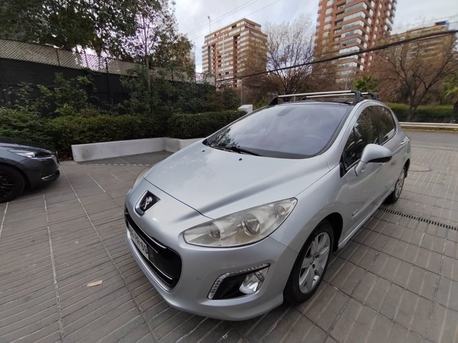 Peugeot 308 1.6 SPORTIUM HDI DIESEL 4X2 MT 5P 2014 - Foto 2 de 10