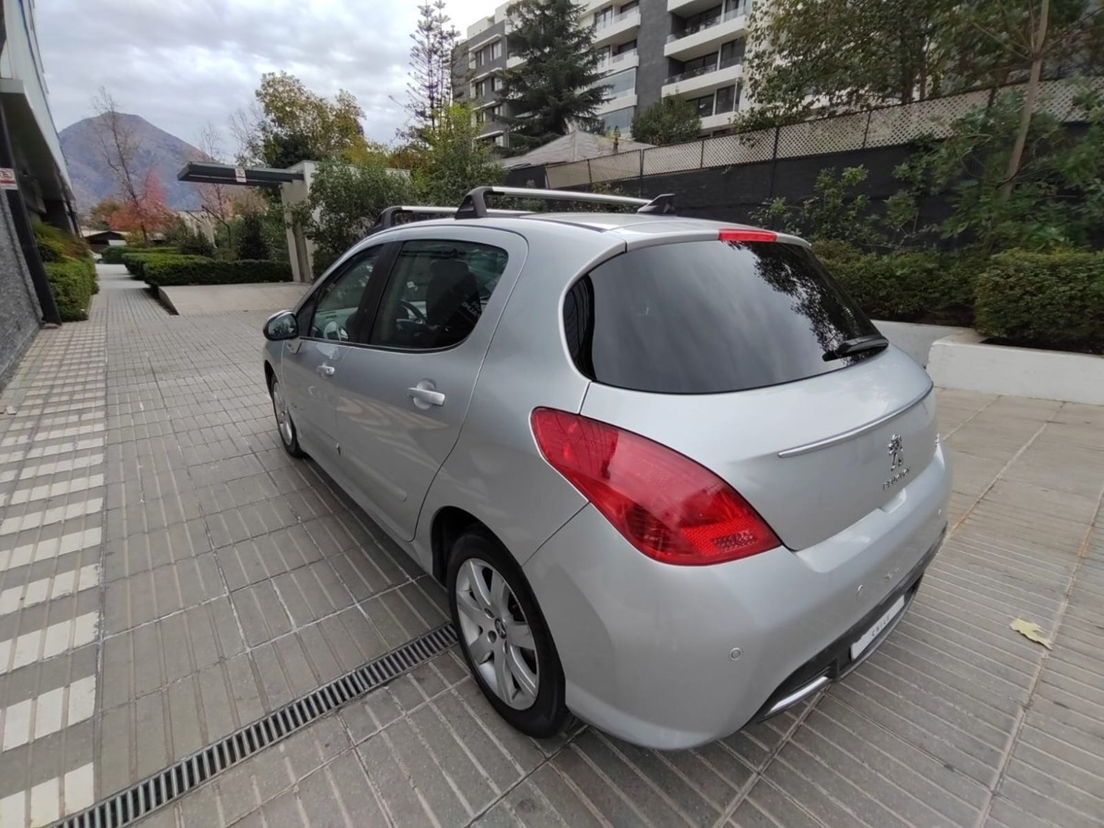 Peugeot 308 1.6 SPORTIUM HDI DIESEL 4X2 MT 5P 2014 - Imagen 6 de 10