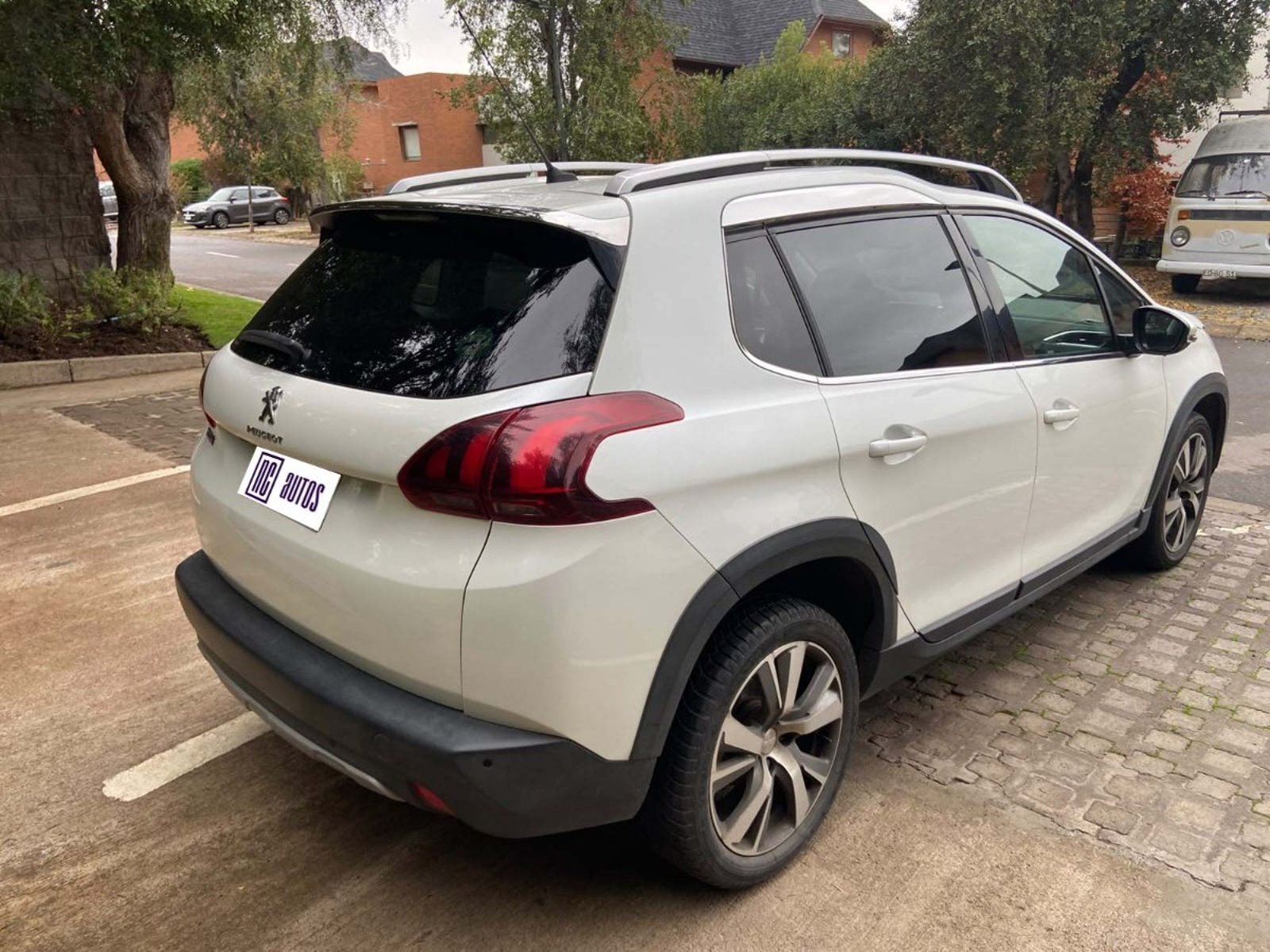 Peugeot 2008 1.6 ALLURE BLUE-HDI DIESEL 4X2 100HP MT 5P 2018 - Imagen 3 de 10
