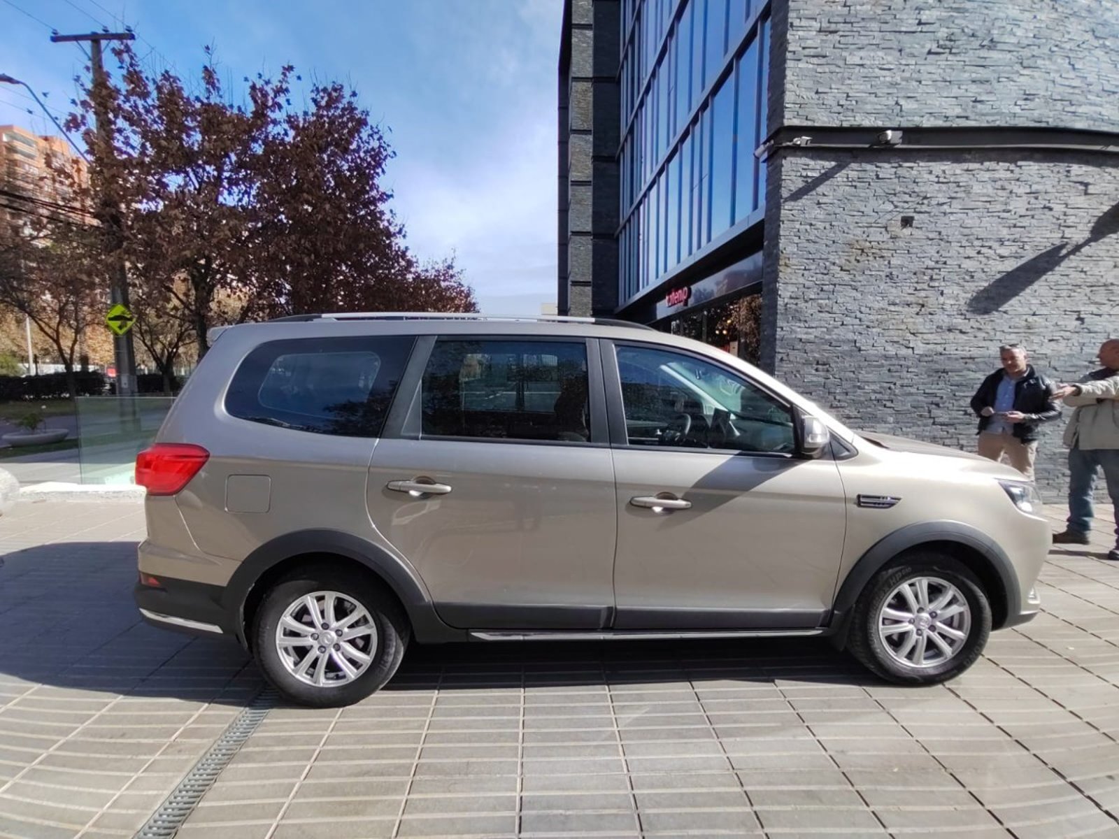 Dongfeng SX6 1.6 4X2 7P MT 5P 2026 - Foto 5 de 10