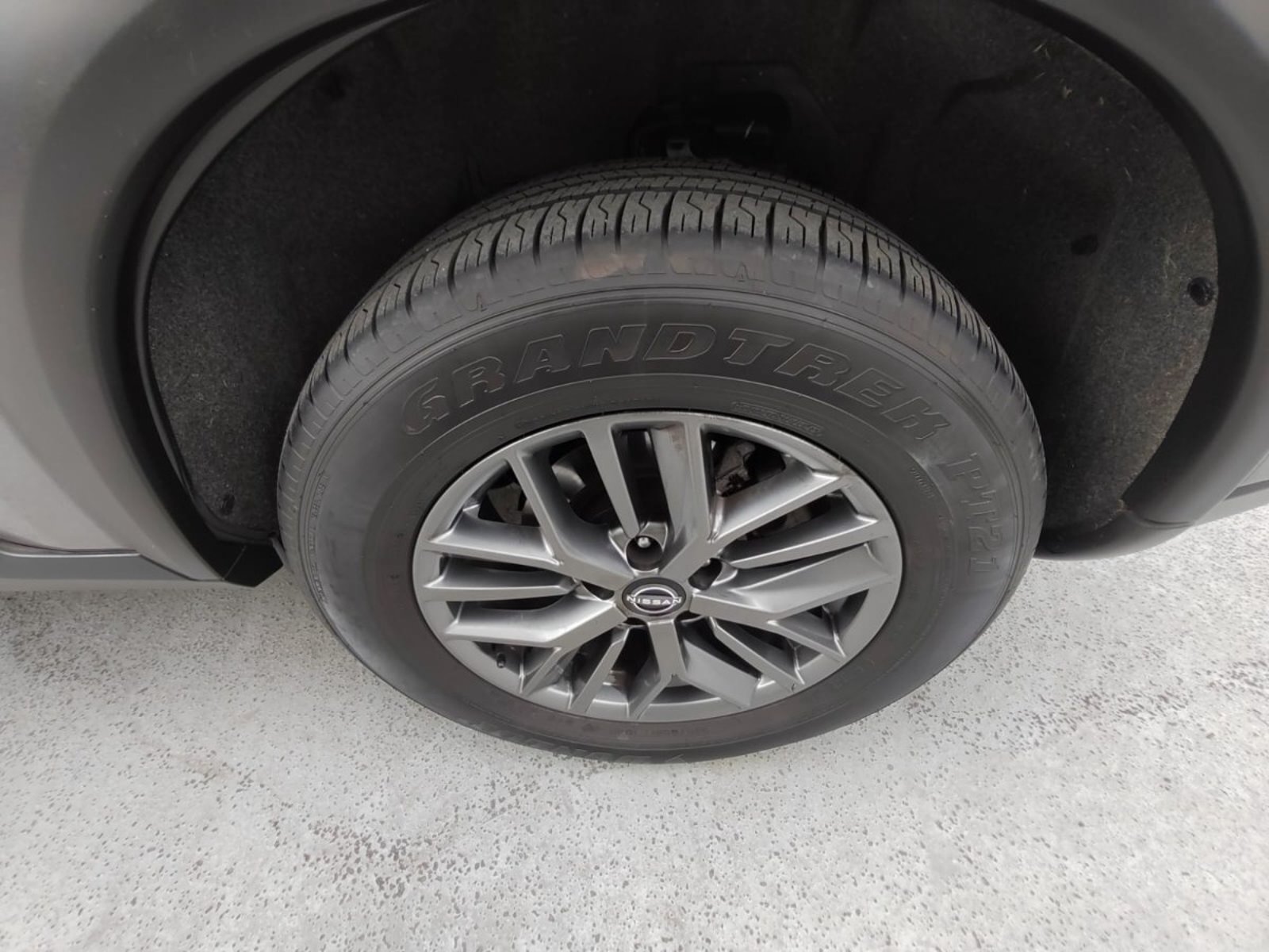 Nissan X-TRAIL 2.5 SENSE 4X2 3ROW CVT AT 5P 2024 - Imagen 8 de 9