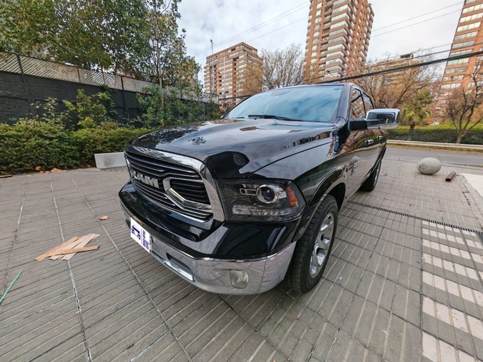 RAM 1500 LARAMIE CREW CAB 4X4 DIESEL 2020 - Foto 2 de 10