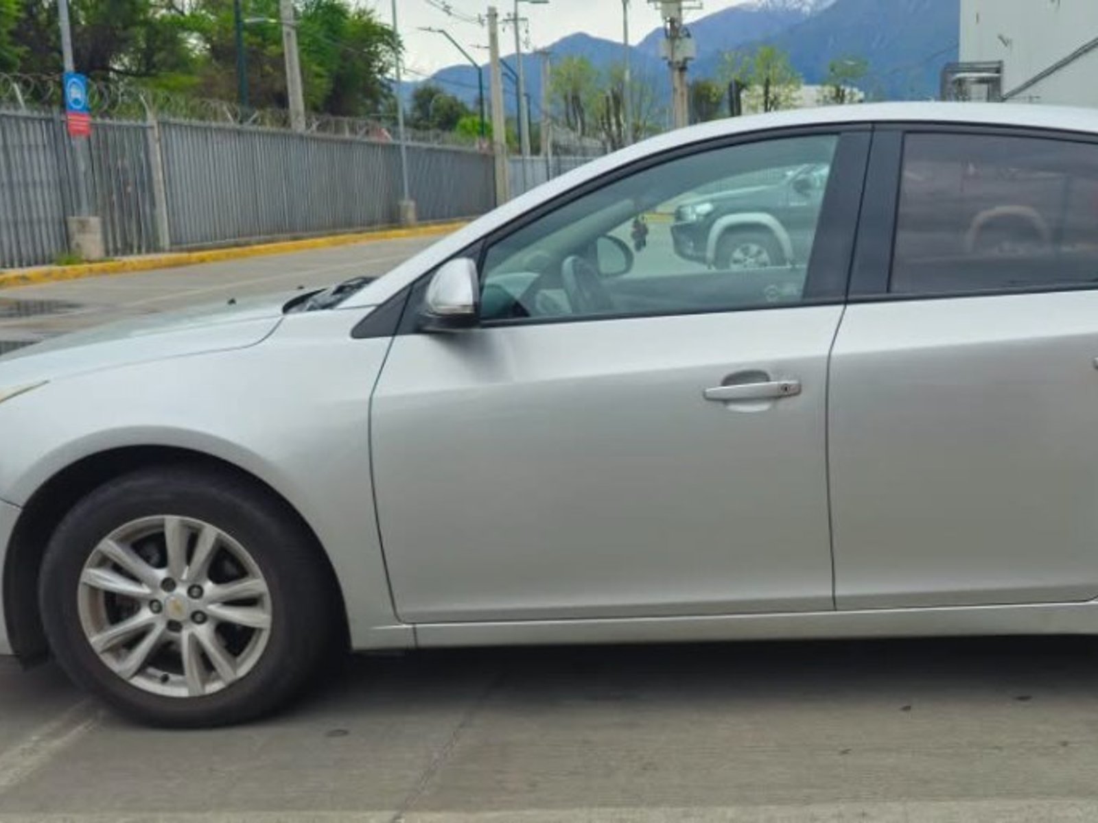 Chevrolet CRUZE 1.8 LS FULL 4X2 AT 5P 2015 - Foto 4 de 10