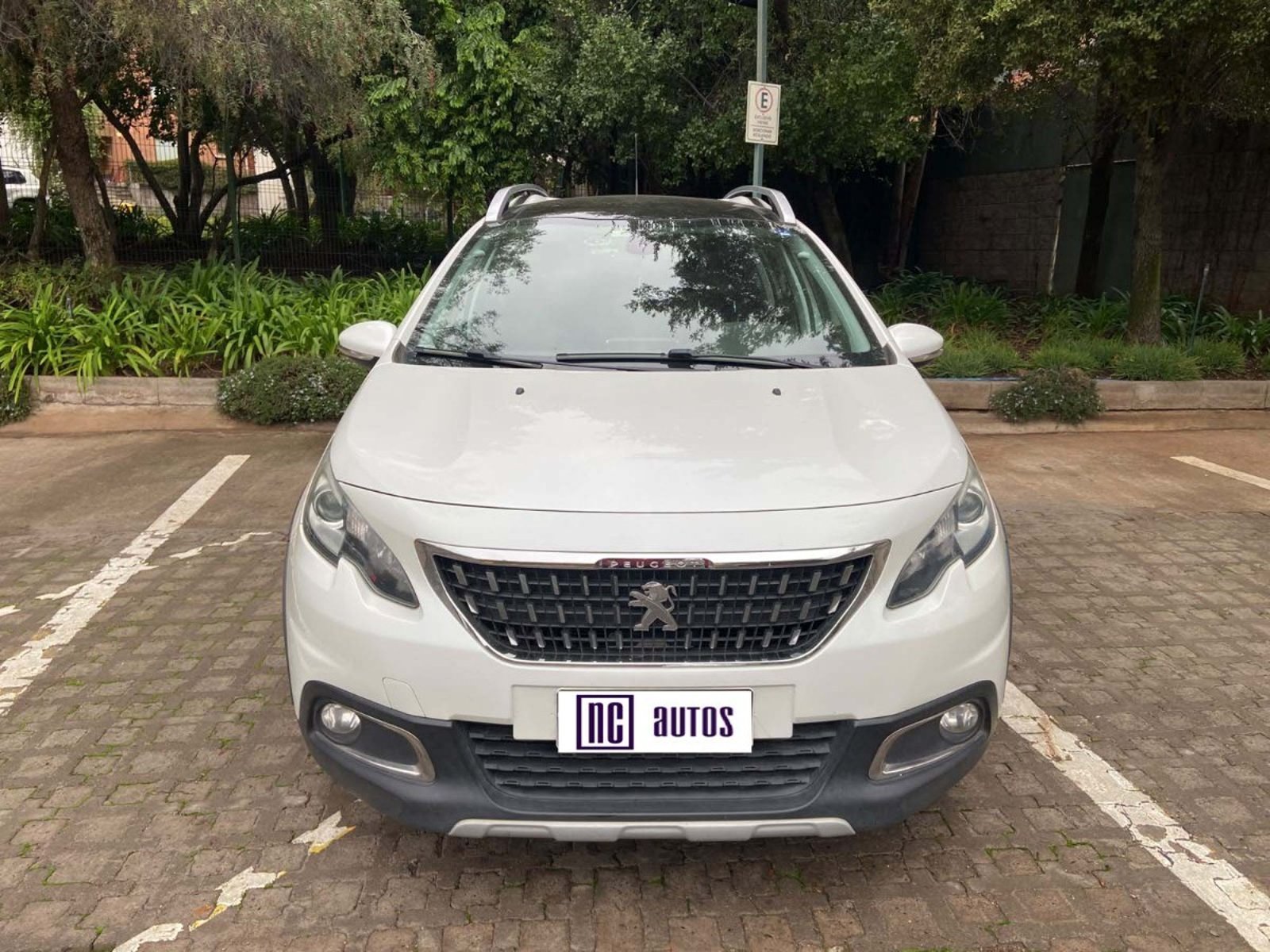 Peugeot 2008 1.6 ALLURE BLUE-HDI DIESEL 4X2 100HP MT 5P 2018 - Imagen 6 de 10