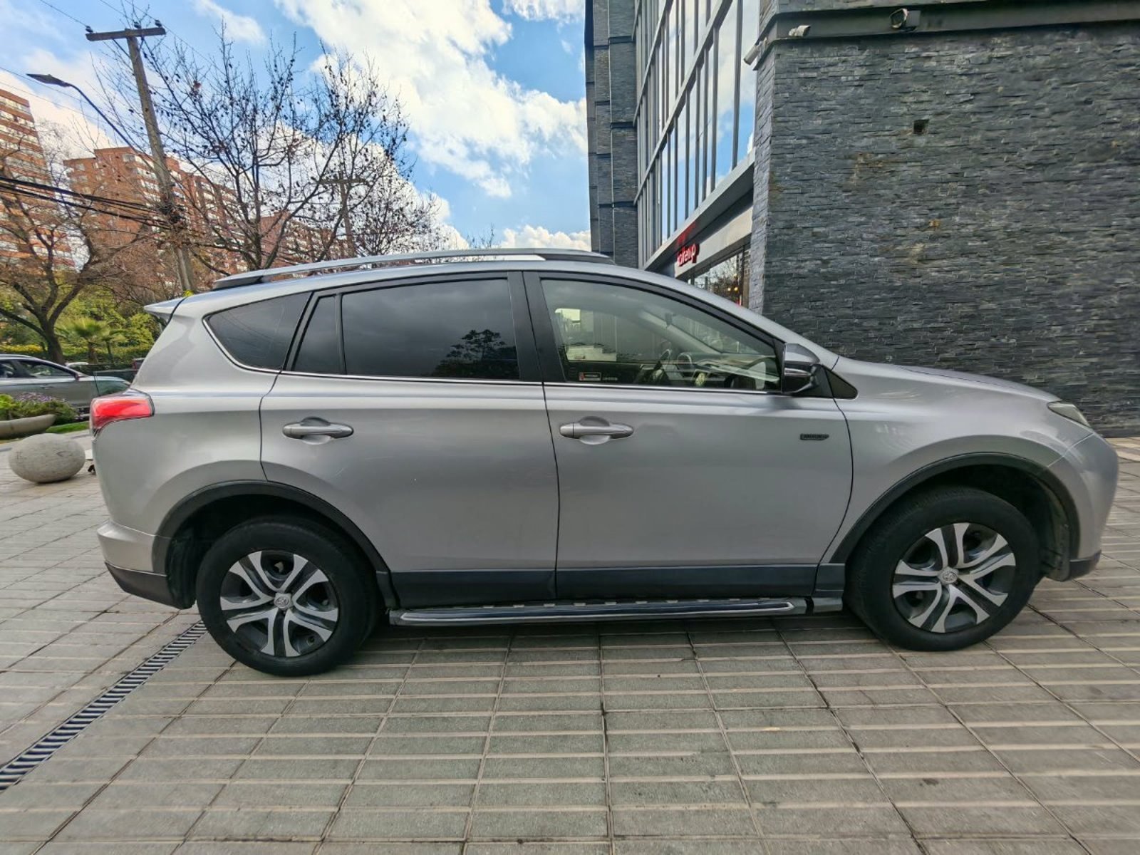 Toyota RAV 4 2.0 ADVENTURE 4X2 LUJO AT 5P 2019 - Imagen 3 de 10