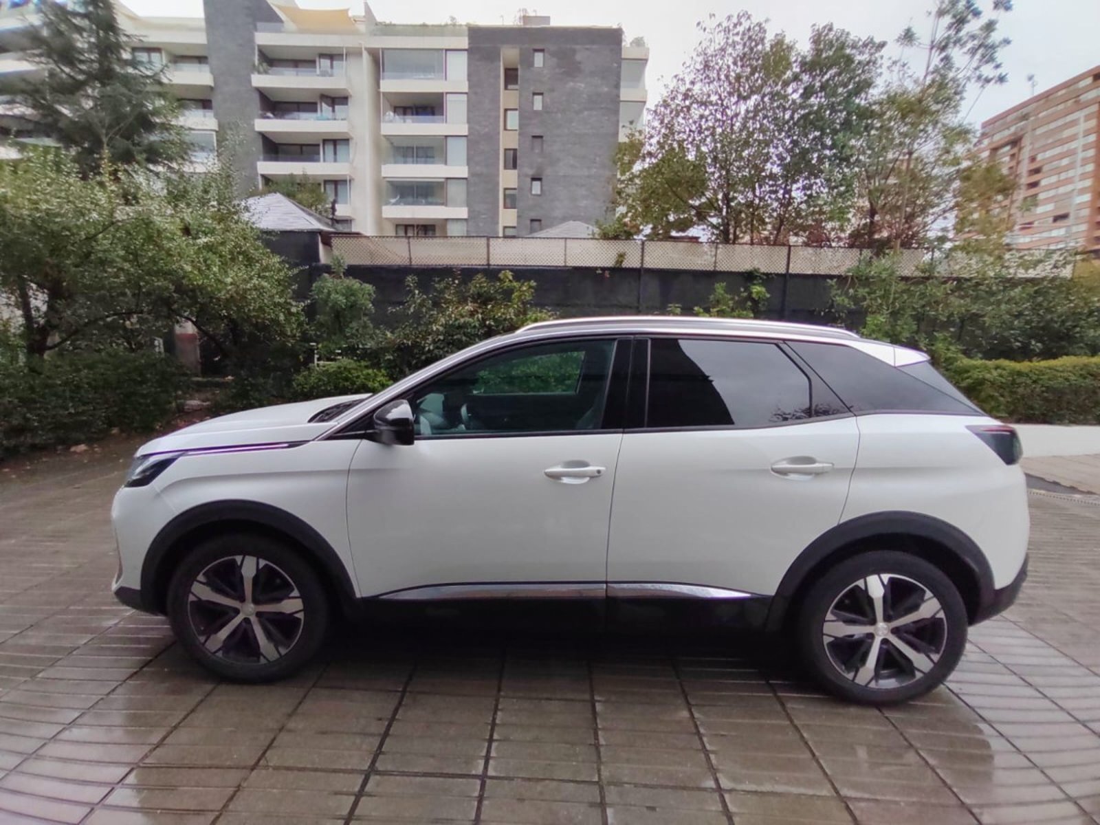 Peugeot 3008 1.6 ALLURE PACK THP 165 4X2 EAT6 5P 2024 - Foto 4 de 10