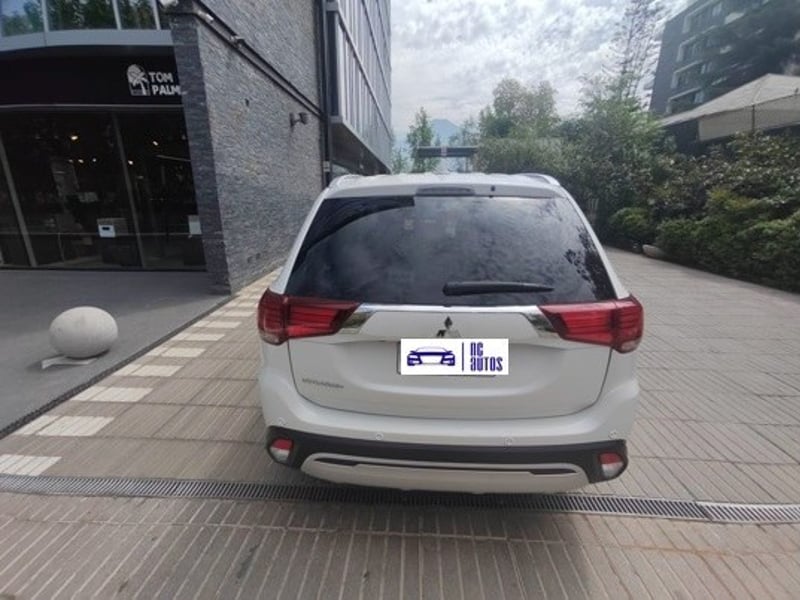 Mitsubishi OUTLANDER 2.0 GLX 4X2 AT 5P 2022 - Imagen 7 de 10