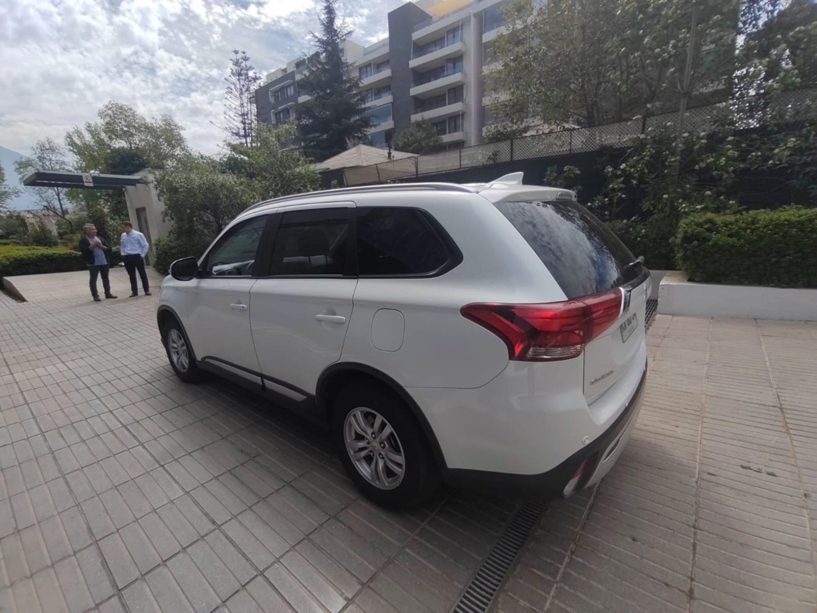 Mitsubishi OUTLANDER 2.0 GLX 4X2 AT 5P 2022 - Foto 3 de 10