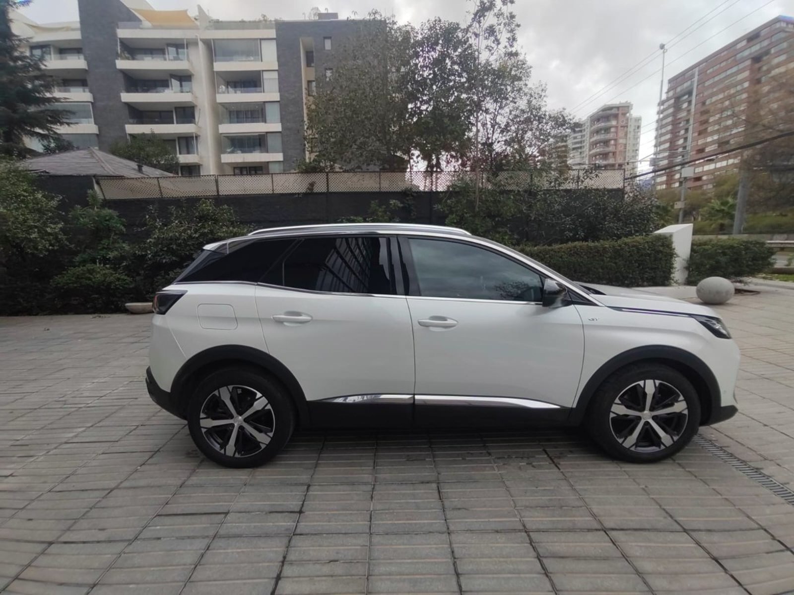 Peugeot 3008 1.6 GT-LINE PURETECH 4X2 180 EAT8 5P 2021 - Foto 5 de 10