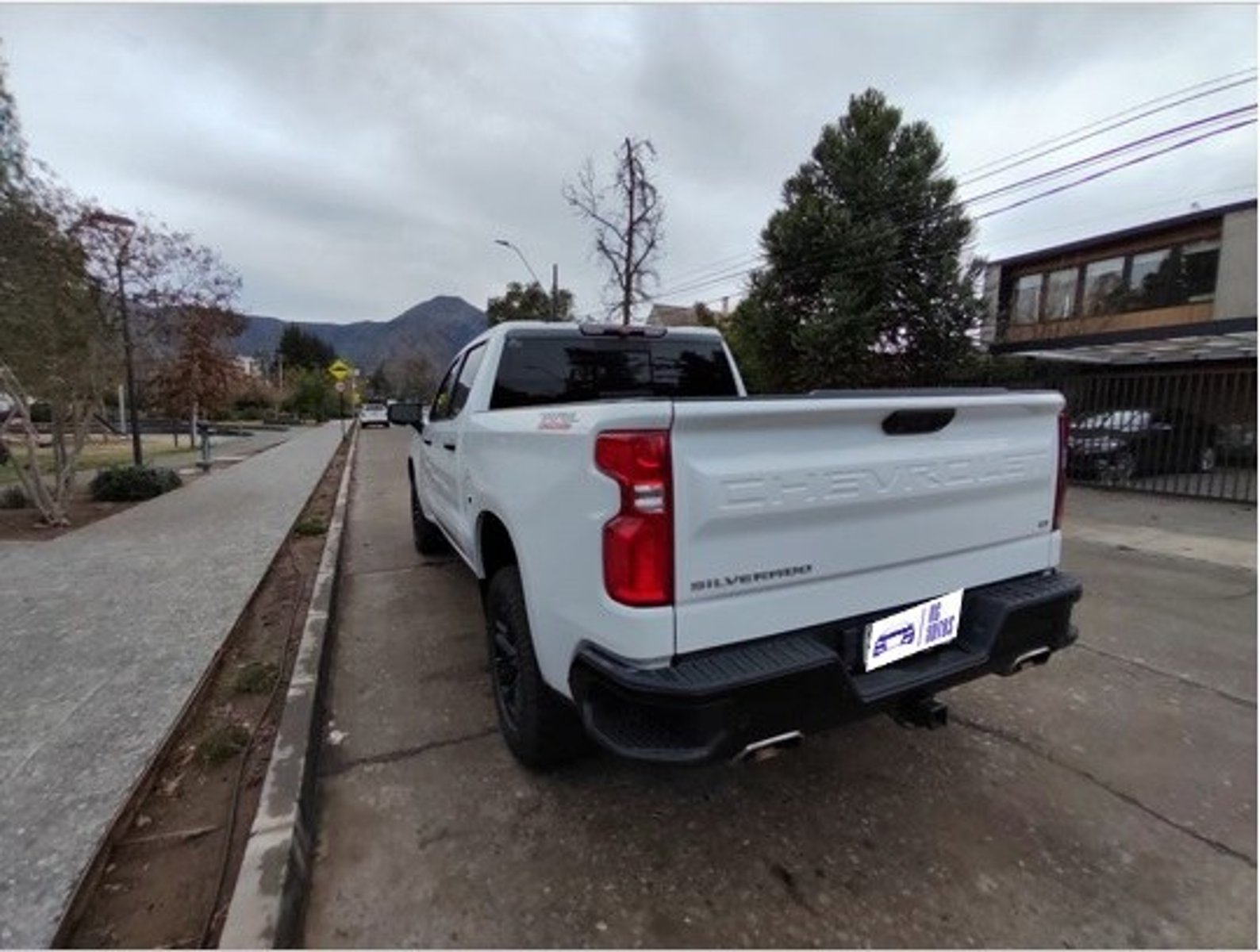 Chevrolet SILVERADO 5.3 LT TRAIL BOSS Z71 4X4 AT 4P 2023 - Imagen 6 de 10