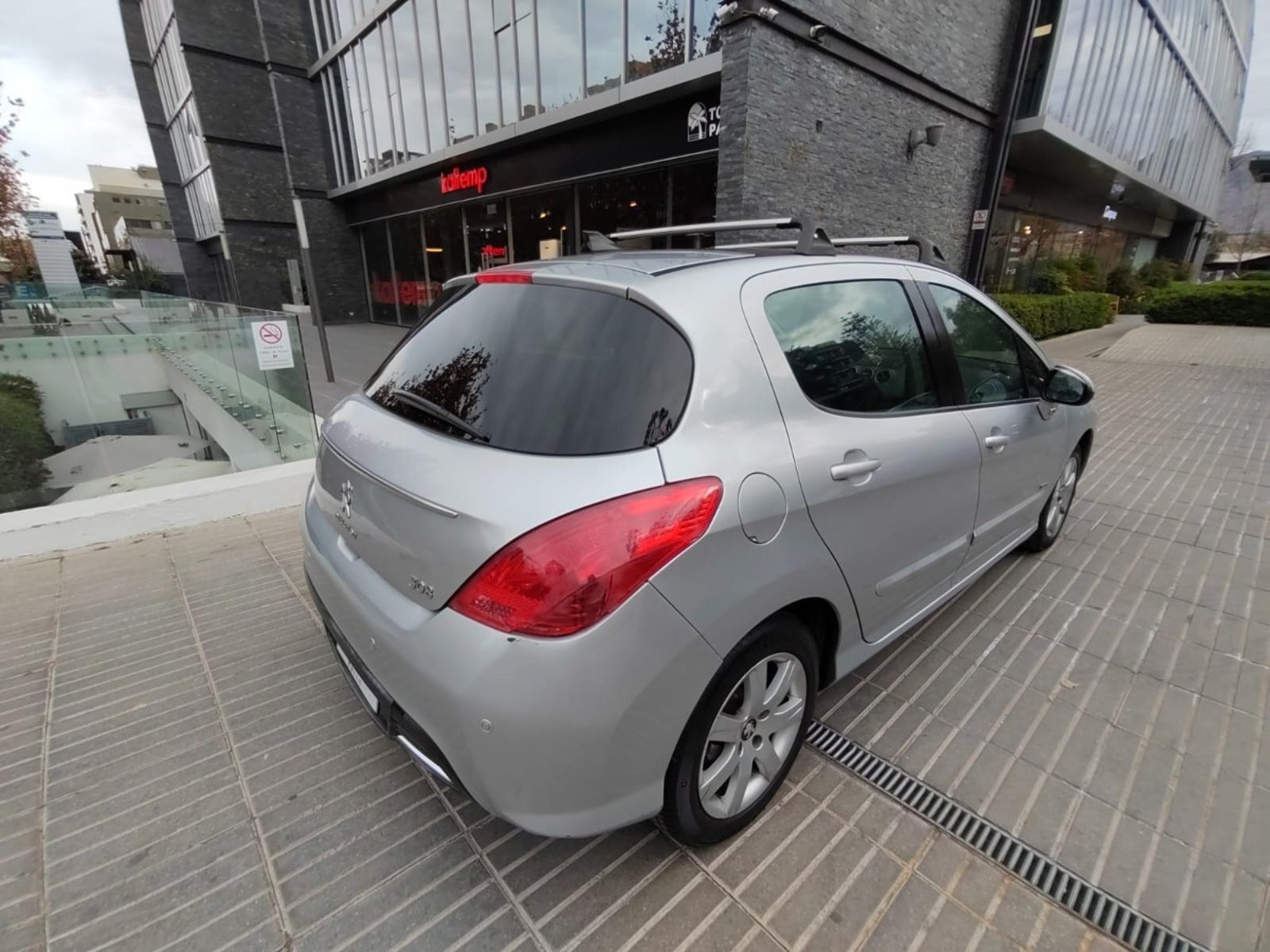 Peugeot 308 1.6 SPORTIUM HDI DIESEL 4X2 MT 5P 2014 - Foto 5 de 10