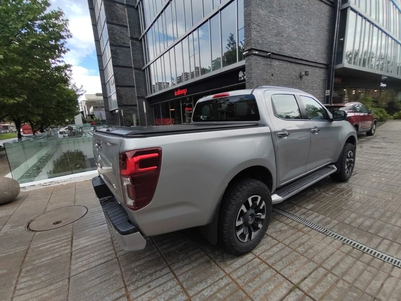 Mazda BT-50 3.0 HIGH PLUS DIESEL 4X4 DOB.CAB. 6AT 4P 2025 - Imagen 3 de 10