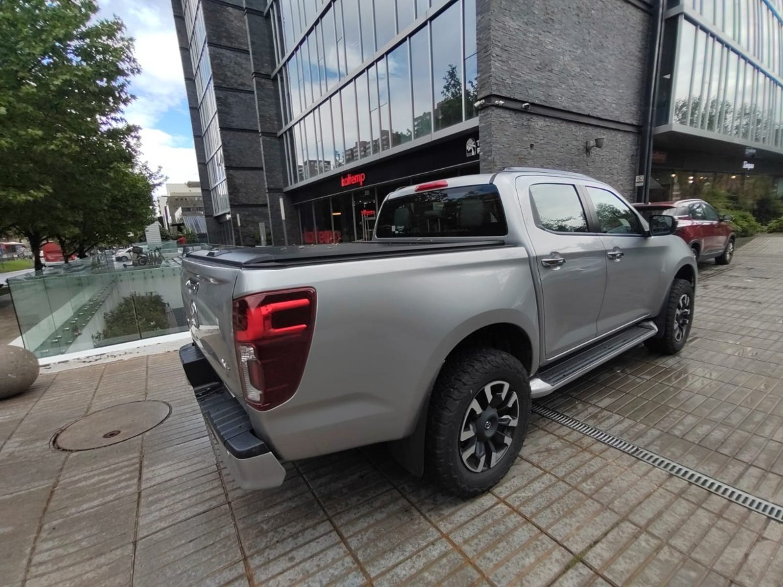 Mazda BT-50 3.0 HIGH PLUS DIESEL 4X4 DOB.CAB. 6AT 4P 2025 - Foto 3 de 10
