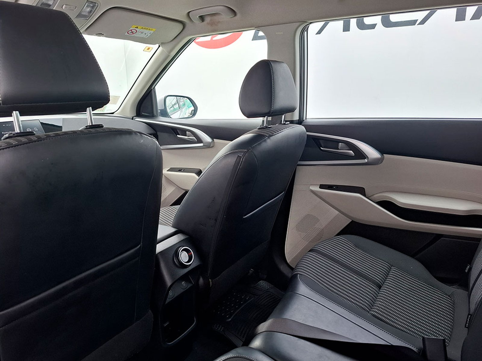 Kia CARENS LX 2.0 2023 - Imagen 17 de 20