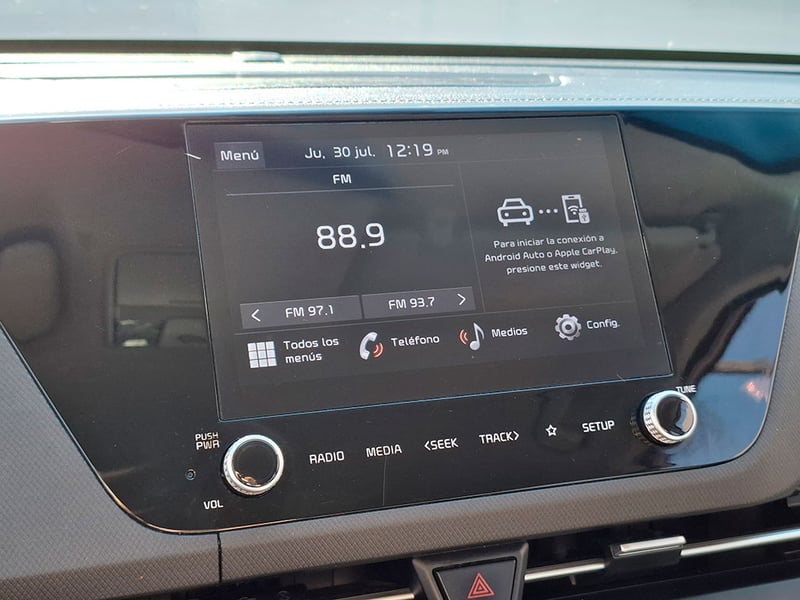 Kia CARENS LX 1.5 2023 - Imagen 19 de 20