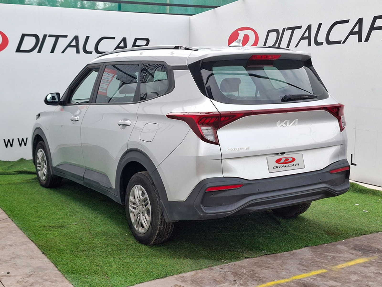 Kia CARENS LX 2.0 2023 - Foto 2 de 20