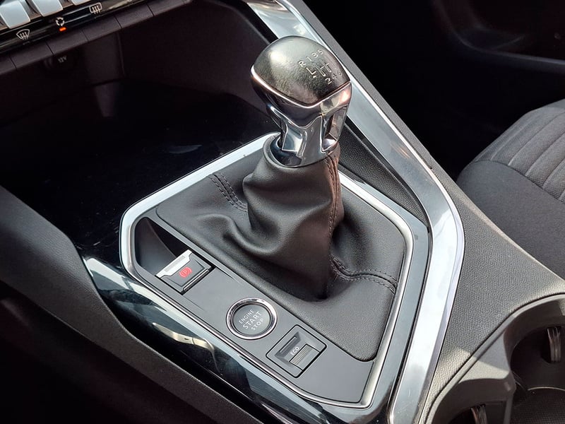 Peugeot 3008 PURETECH 1.2L 2024 - Imagen 17 de 20