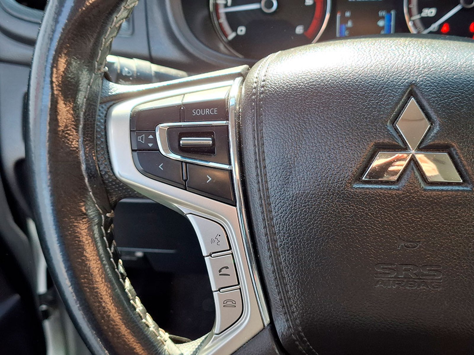 MITSUBISHI L200 WORK 2024 - Imagen 19 de 20