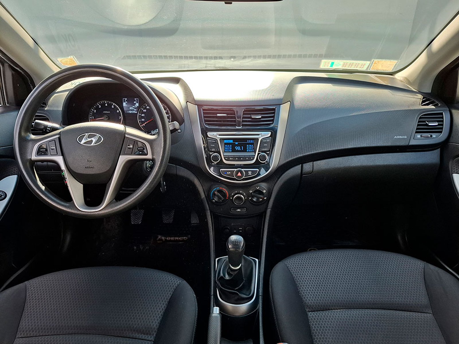 HYUNDAI ACCENT RB HB GLS 1.6 2015 - Imagen 11 de 20