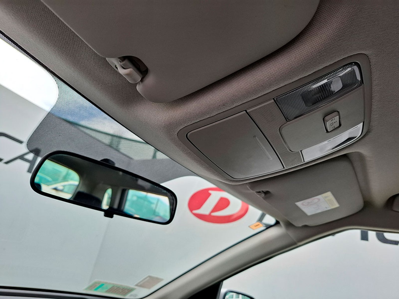 Kia CARENS LX 2.0 2023 - Imagen 13 de 20