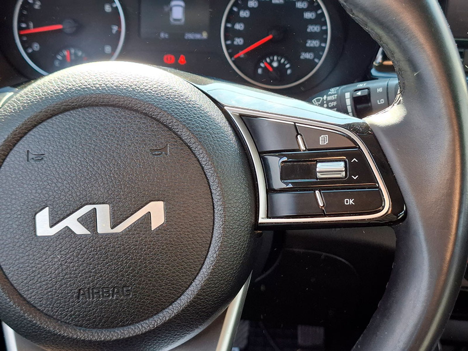 KIA SELTOS MPI 6MT 1.6 2023 - Imagen 12 de 20