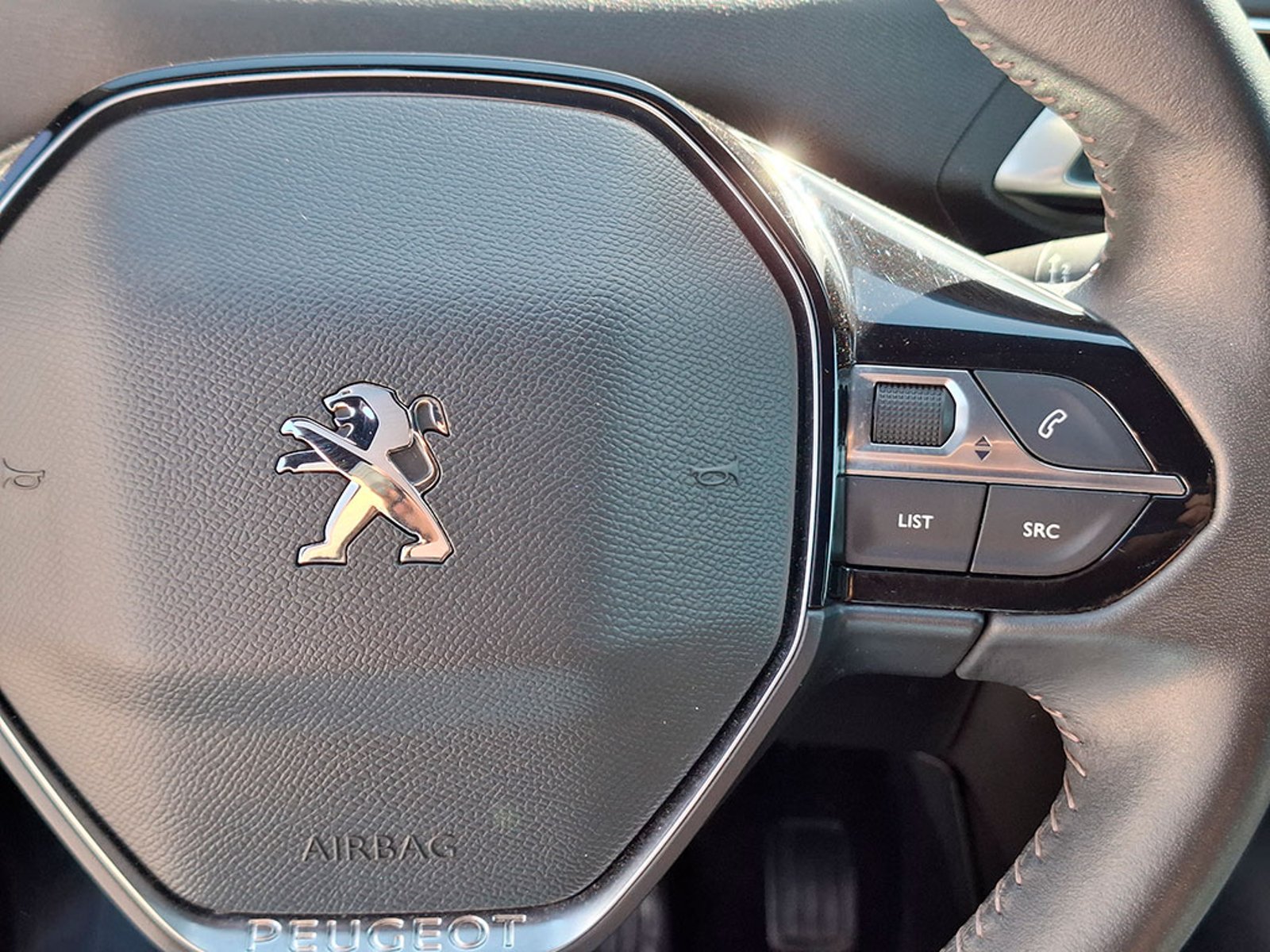 Peugeot 3008 PURETECH 1.2L 2024 - Imagen 12 de 20