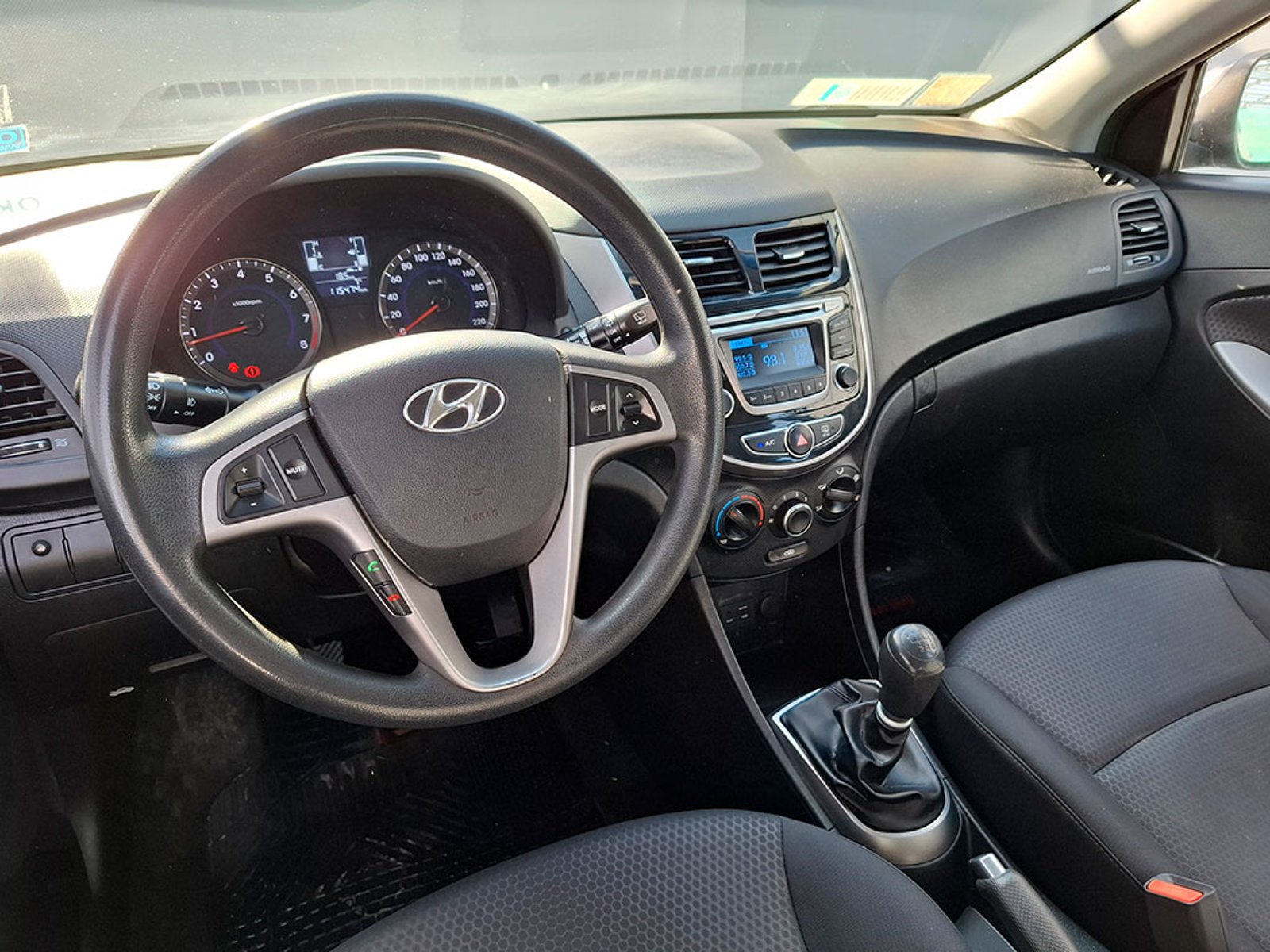 HYUNDAI ACCENT RB HB GLS 1.6 2015 - Imagen 10 de 20