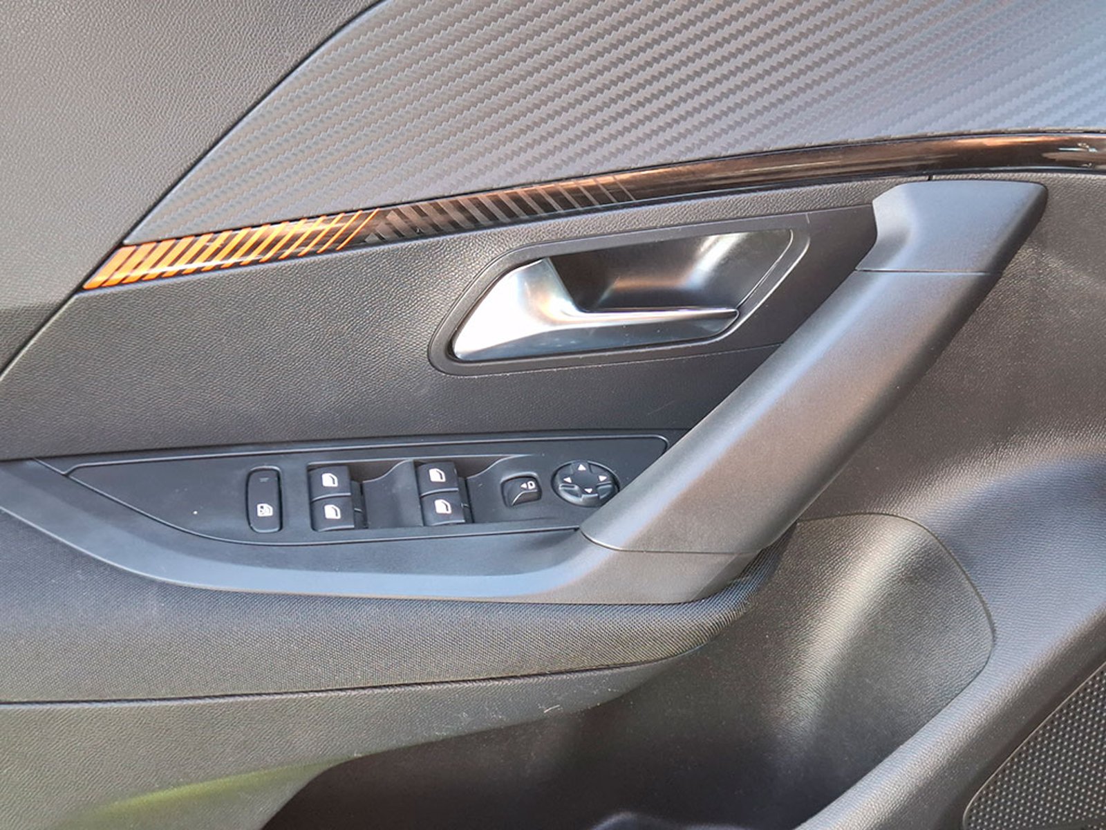 Peugeot 2008 PURETECH 1.2 MT 2019 - Imagen 15 de 20