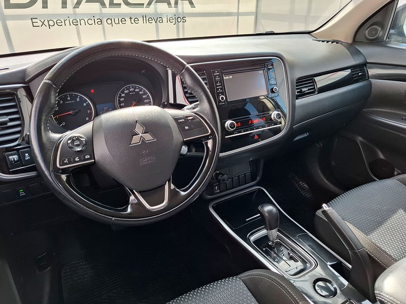 Mitsubishi OUTLANDER 2.0 2021 - Imagen 10 de 20