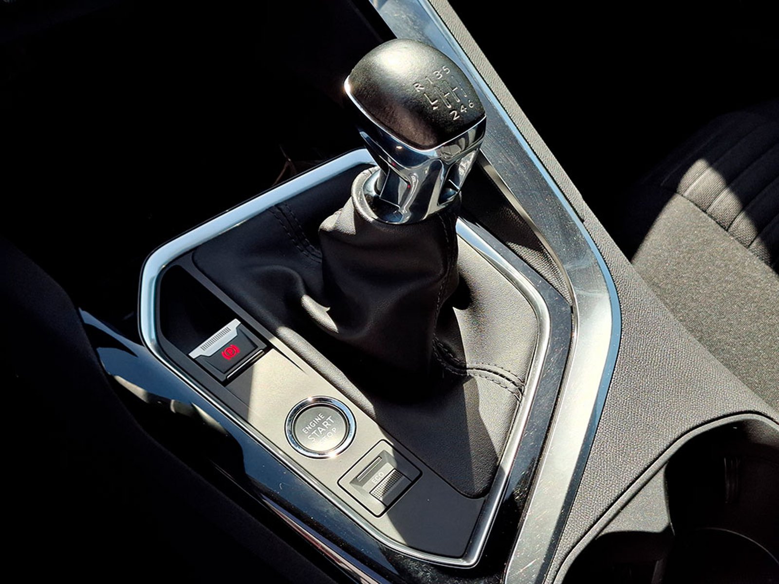 Peugeot 3008 PURETECH 1.2L 2024 - Imagen 17 de 20