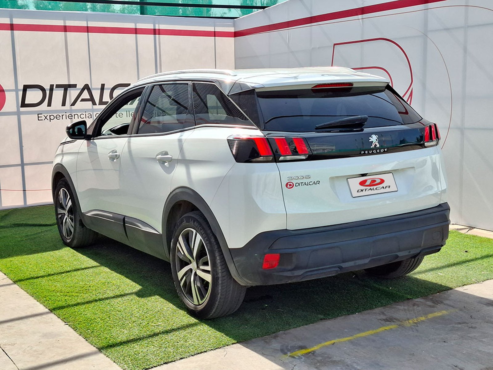 Peugeot 3008 PURETECH 1.2L 2024 - Foto 4 de 20