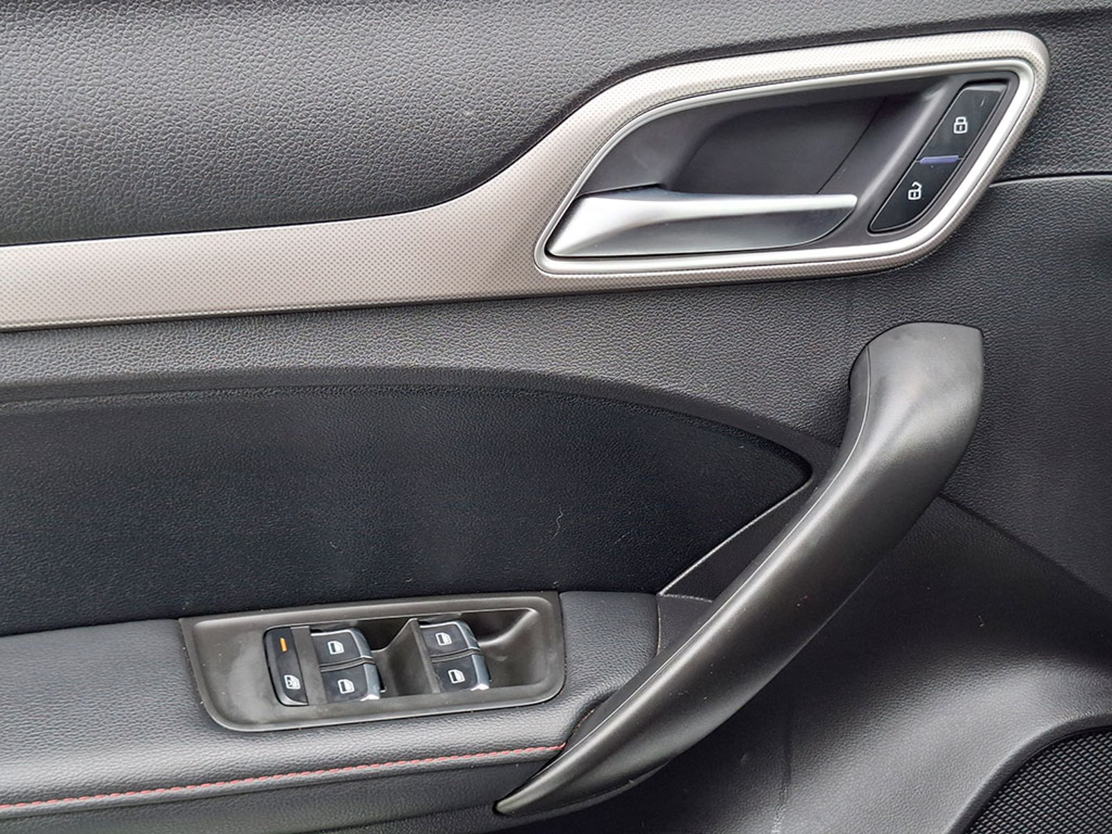 MG MG6 1.5T MT COM 2023 - Imagen 14 de 20