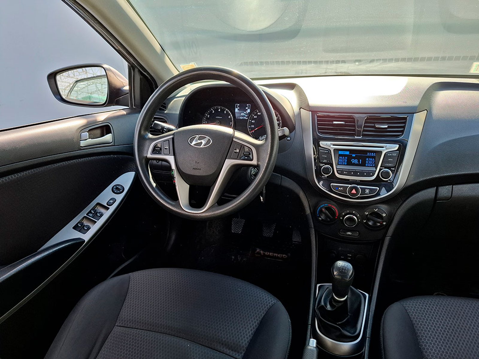 HYUNDAI ACCENT RB HB GLS 1.6 2015 - Imagen 12 de 20