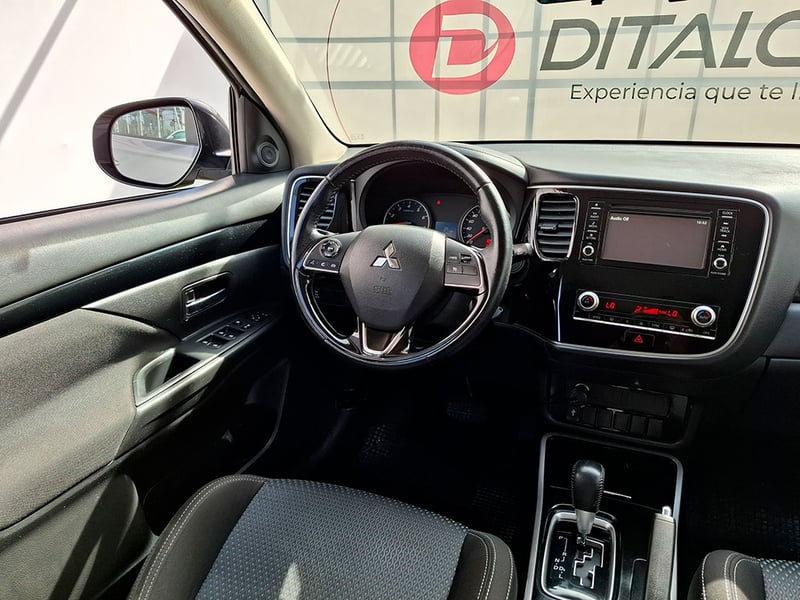 Mitsubishi OUTLANDER 2.0 2021 - Imagen 8 de 20