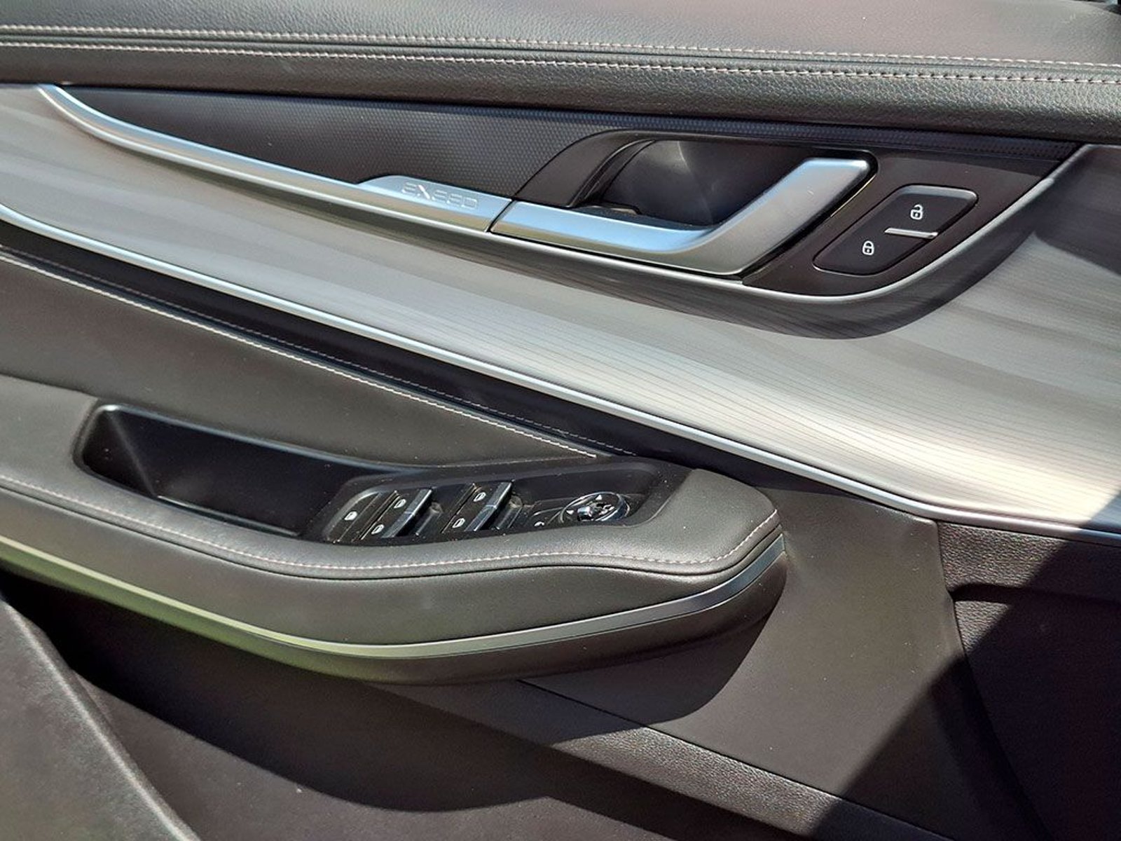Exeed LX 1.5T CVT ADVANCED 2024 - Imagen 6 de 20