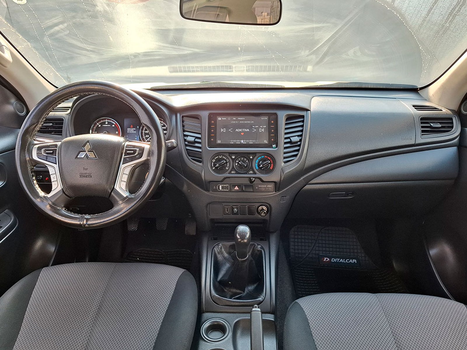 MITSUBISHI L200 WORK 2024 - Imagen 17 de 20