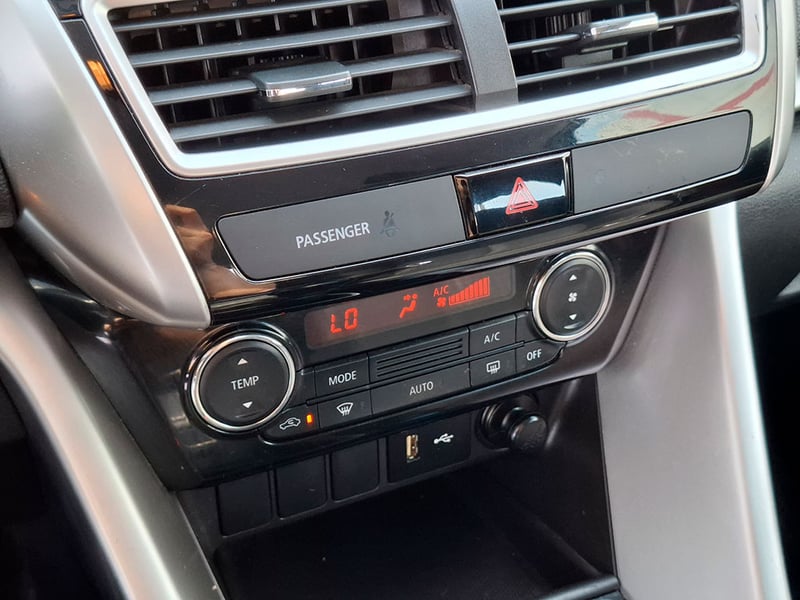 Mitsubishi ECLIPSE CROSS RX 1.5 2019 - Imagen 18 de 20