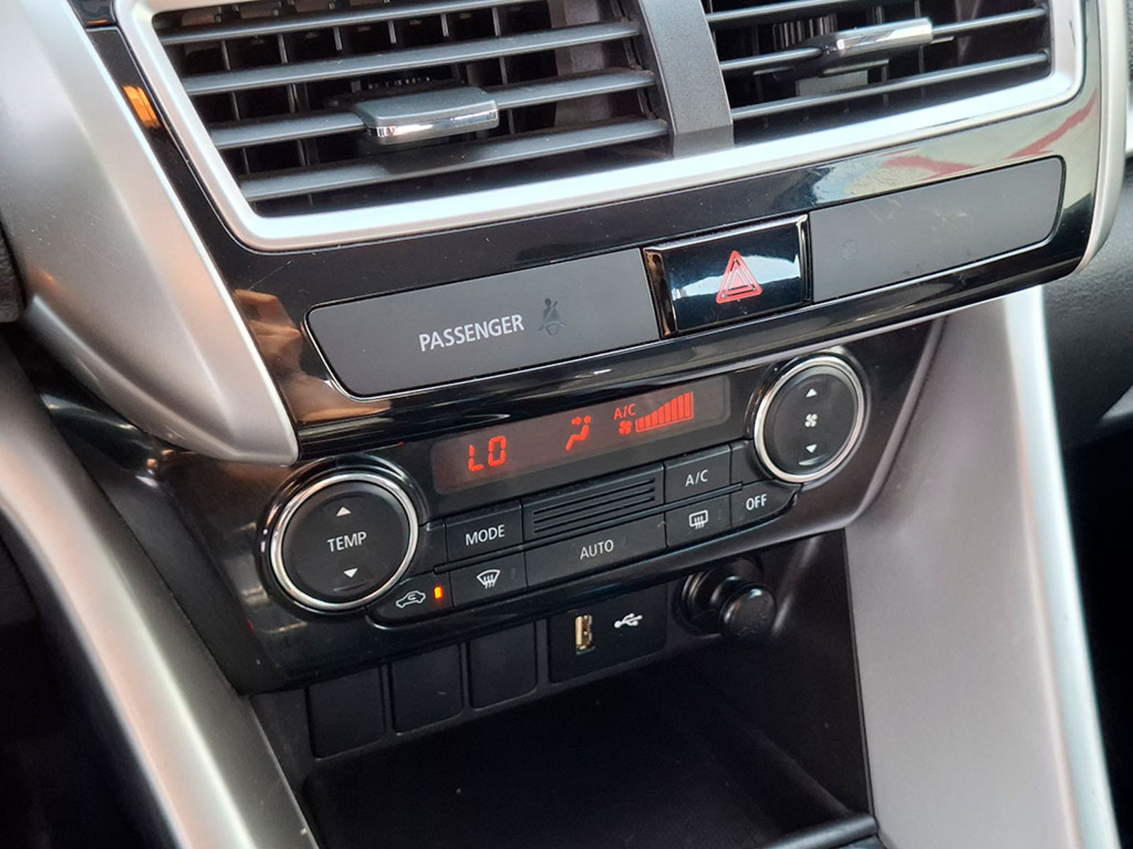 Mitsubishi ECLIPSE CROSS RX 1.5 2019 - Imagen 18 de 20