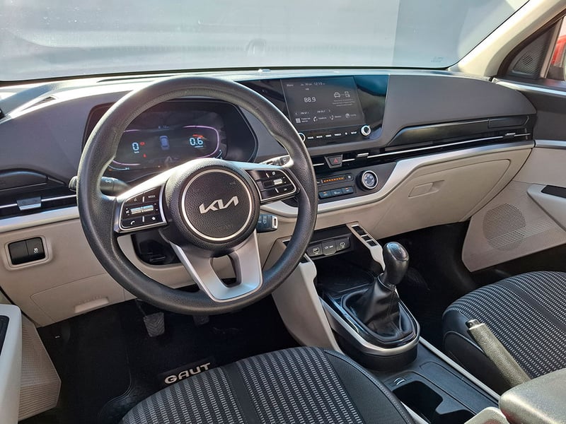 Kia CARENS LX 1.5 2023 - Imagen 15 de 20