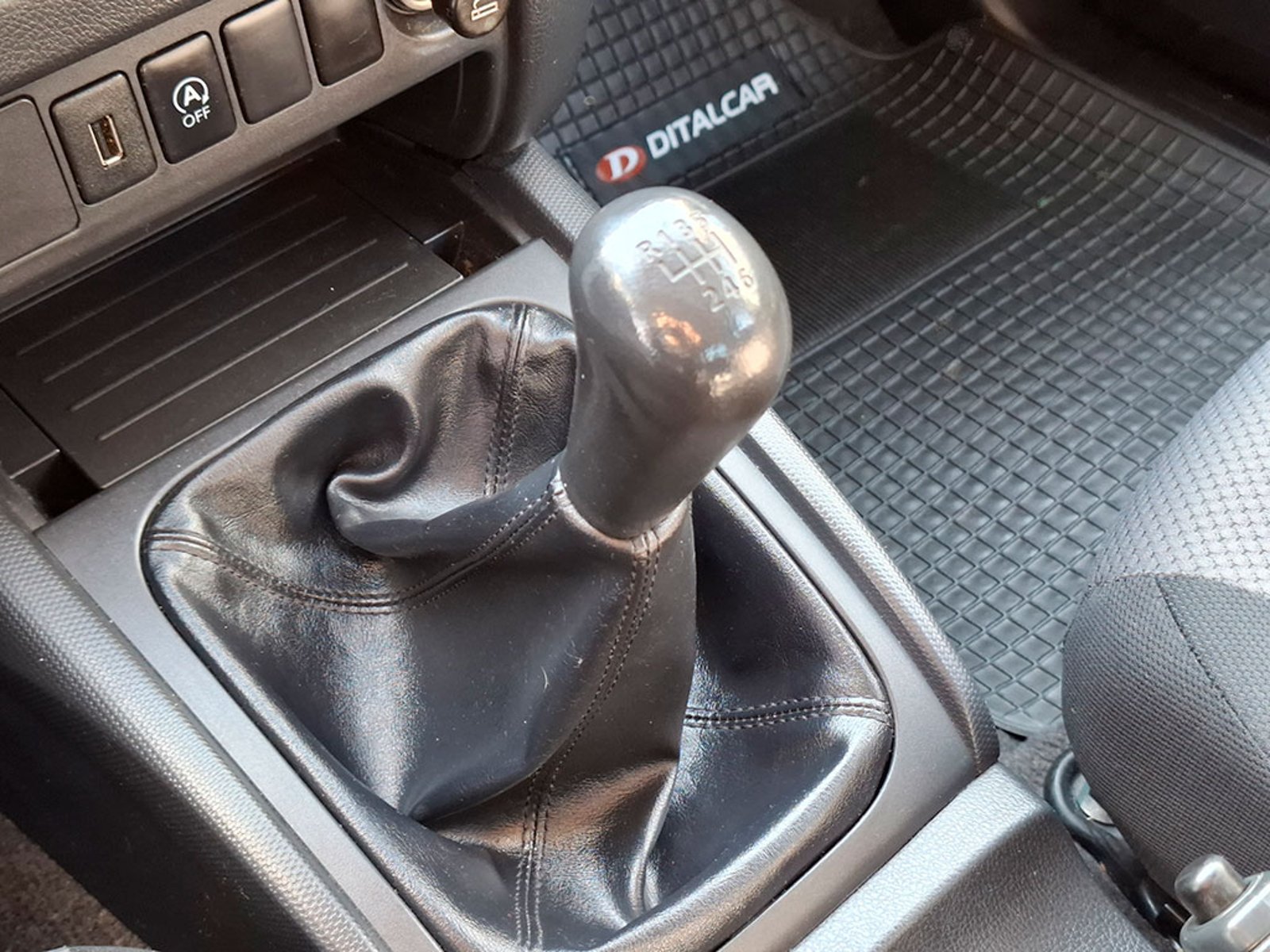 MITSUBISHI L200 WORK 2024 - Imagen 9 de 20
