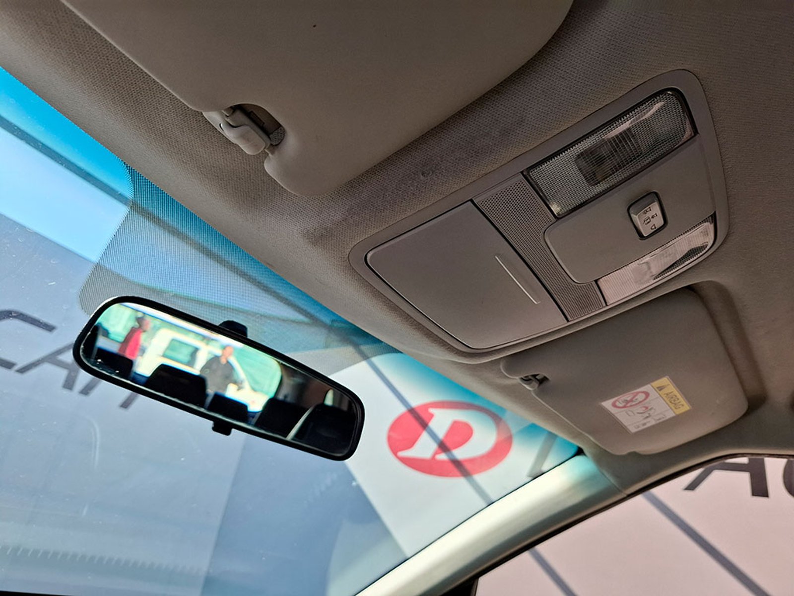Kia CARENS LX 1.5 2023 - Imagen 8 de 20