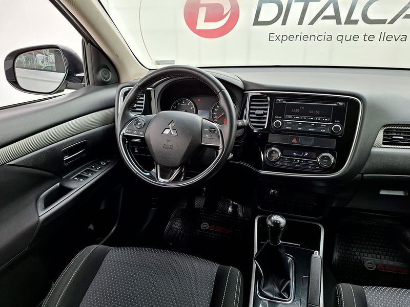 Mitsubishi OUTLANDER 2.0 2018 - Imagen 8 de 20