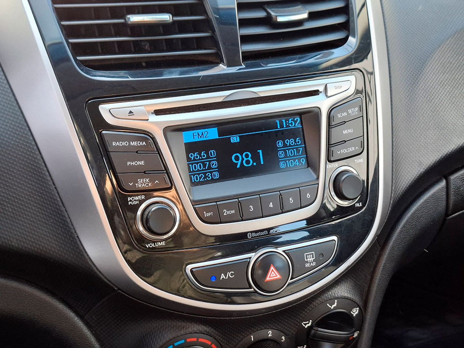 HYUNDAI ACCENT RB HB GLS 1.6 2015 - Imagen 19 de 20