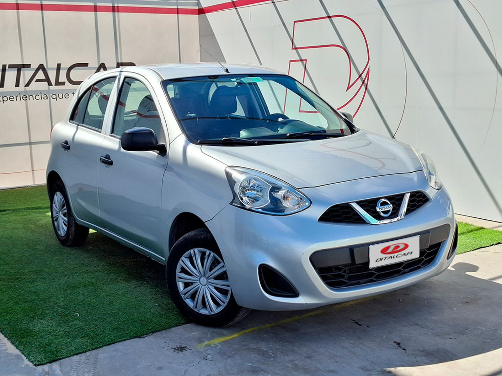 Nissan MARCH SPORT 1.6 2018 - Foto 3 de 19