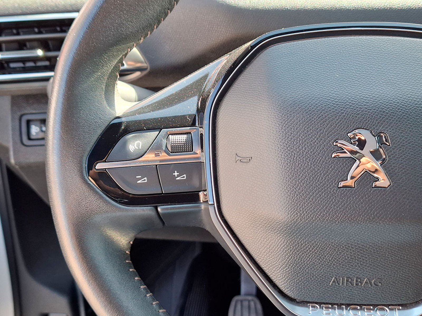 Peugeot 3008 PURETECH 1.2L 2024 - Imagen 11 de 20